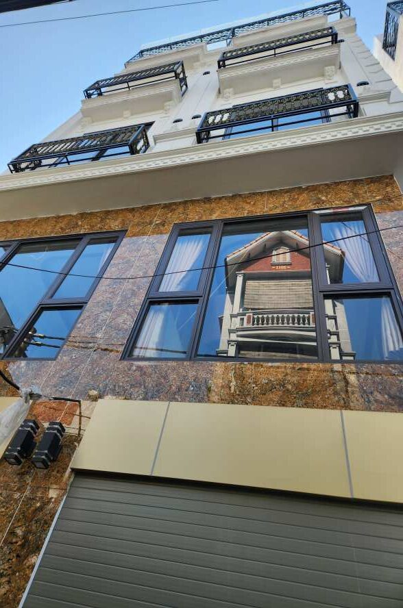 Bán nhà mới xây