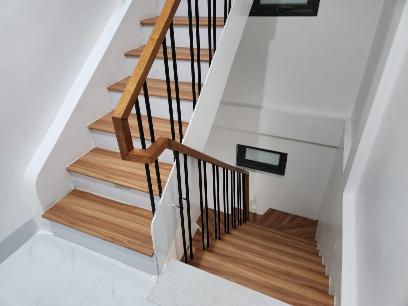 Báo giá tay vịn cầu thang nhựa giả gỗ