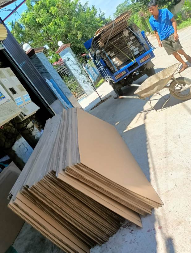 Bìa carton nguyên tấm đóng hàng Mua thùng carton ở đâu Mua bìa carton cứng ở đâu mua thùng carton chuyển nhà cũ hộp bìa giấy carton cứng trắng khổ lớn ở đâu Hà Nội tpHCM Đà Nẵng Hải Phòng Xốp chống sốc xốp nổ Băng dính giấy 2 trong suốt mặt 3m Bậc cầu thang nhựa giả gỗ sàn gỗ công nghiệp chịu nước Richy Robina Camsan Wilson Dongwha quận 1 2 3 quận 4 5 6 quận 7 8 9 quận Tân Bình Tân Phú Bình Thạnh huyện Nhà Bè Tuyên Quang tpHCM Sài Gòn Bình Dương Thủ Đức Thái Nguyên Phú Thọ Bắc Giang Hải Dương Hải Phòng Bắc Ninh Hà Nam Hà Nội Hưng Yên Quảng Ninh Nam Định Ninh Bình Thái Bình Vĩnh Phúc Thanh Hóa Nghệ An Hà Tĩnh Quảng Bình Quảng Trị Huế Đà Nẵng Quảng Nam Quảng Ngãi Bình Định Phú Yên Khánh Hòa Kon Tum Gia Lai Đắk Lắk Đắk Nông Bình Thuận Lâm Đồng Cần Thơ Bình Dương 3 Bìa carton nguyên tấm tphcm