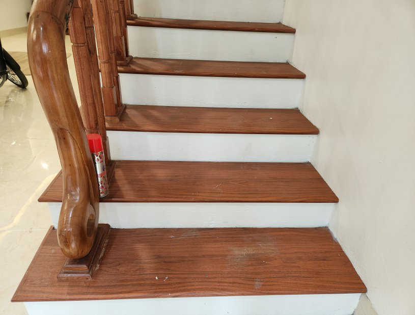 Kich thuoc mat bac cau thang nhua gia go dac rong