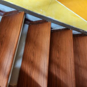 mat-bac-cau-thang-go-cong-nghiep