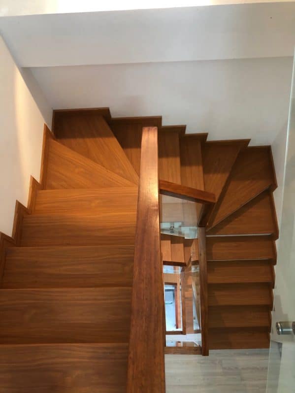 Mặt bậc cầu thang nhựa giả gỗ có nhiều kích thước để lựa chọn 4 mat-bac-cau-thang-nhua-gia-go-co-nhieu-kich-thuoc-de-lua-chon