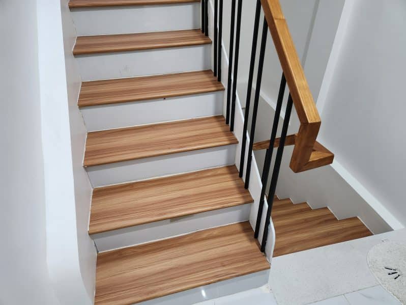 Mặt bậc cầu thang nhựa giả gỗ cung cấp giải pháp thi công lắp đặt dễ dàng Phú Thọ Vĩnh Phúc Lào Cai Yên Bái Điện Biên Hoà Bình Lai Châu Sơn La Hà Giang Cao Bằng Bắc Kạn Lạng Sơn Tuyên Quang Thái Nguyên Bắc Giang Quảng Ninh Bắc Ninh Hà Nam Hà Nội Hải Dương Hải Phòng Hưng Yên Nam Định Ninh Bình Thái Bình Thanh Hóa Nghệ An Hà Tĩnh Quảng Bình Quảng Trị Huế Đà Nẵng Quảng Nam Quảng Ngãi Bình Định Phú Yên Khánh Hòa Kon Tum Gia Lai Đắk Lắk Đắk Nông Bình Thuận Lâm Đồng Sài Gòn Cần Thơ Bình Dương Bình Phước Đồng Nai Long An Tây Ninh Tiền Giang Vũng Tàu Vĩnh Long Đồng Tháp Sóc Trăng Hậu Giang An Giang Kiên Giang Bạc Liêu Cà Mau Trà Vinh Bến Tre 4 Mat-bac-cau-thang-nhua-gia-go-cung-cap-giai-phap-thi-cong-lap-dat-de-dang