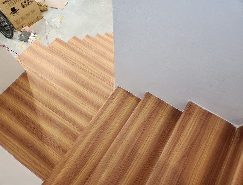 Mặt bậc cầu thang nhựa giả gỗ đặc