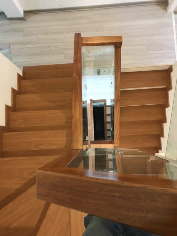 Mat-bac-cau-thang-nhua-gia-go-phu-hop-voi-noi-that