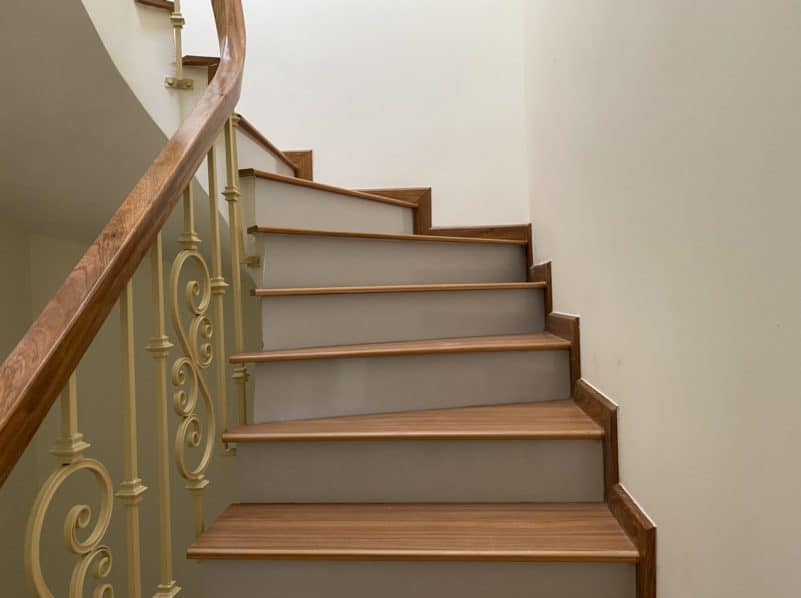 Mua mặt bậc cầu thang nhựa giả gỗ Pvc Composite ốp bậc cầu thang với 15 màu đẹp và cao cấp nhất 2 mua-mat-bac-cau-thang-nhua-gia-go-pvc-composite