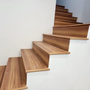 Mua-mat-bac-cau-thang-nhua-gia-go