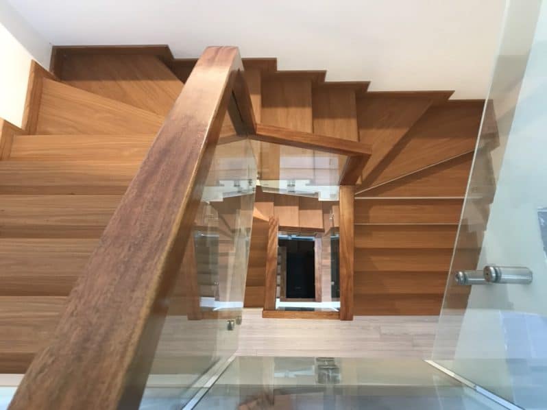 Sử dụng mặt bậc cầu thang nhựa giả gỗ với 8 ưu điểm vượt trội 5 Su-dung-mat-bac-cau-thang-nhua-gia-go