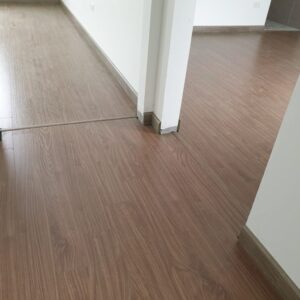 Thi công lắp đặt sàn gỗ công nghiệp chịu nước hướng dẫn đúng quy trình kỹ thuật Richy robina povar ziccos camsan charm wood xương cá malaysia indonesia tại Hà Nội 9 Thi-cong-lap-dat-san-go-cong-nghiep