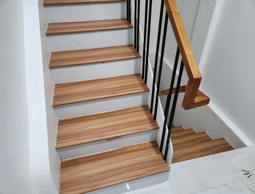 mặt bậc cầu thang nhựa giả gỗ phú thọ